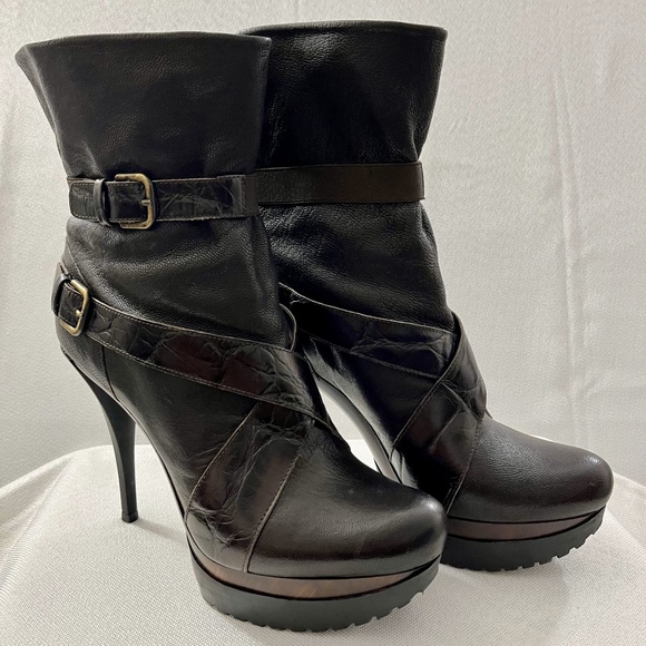 EUC Stuart Weitzman Holdon Dark Brown Strap Leather Moto Platform Boots Size 8.5 - Picture 1 of 11